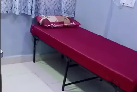 Single AC Room Boys PG Near Nerul Railway Station